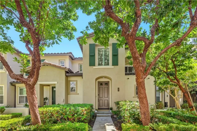 MLS: OC24188565 Condo For Sale