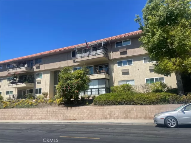 MLS: OC24189141 Condo For Sale