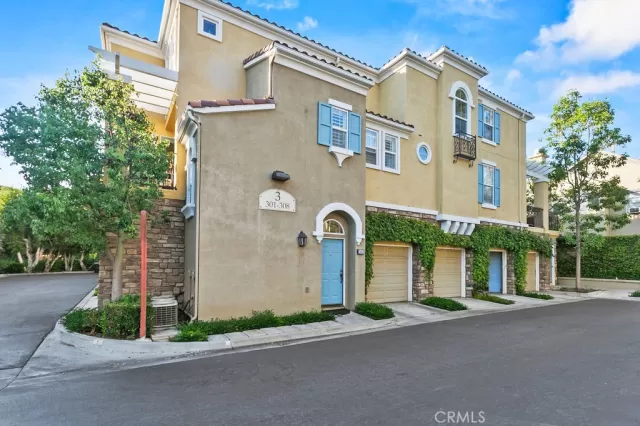 MLS: OC24189156 Condo For Sale