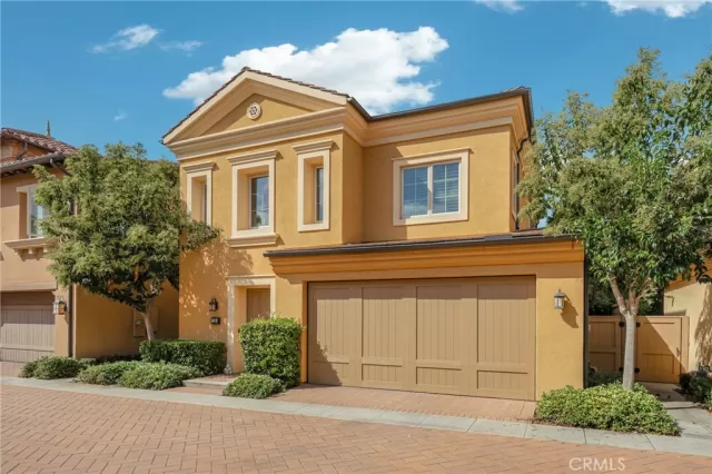 MLS: OC24189367 Condo For Sale