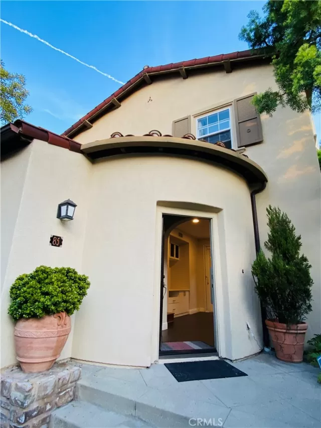 MLS: OC24189605 Condo For Sale