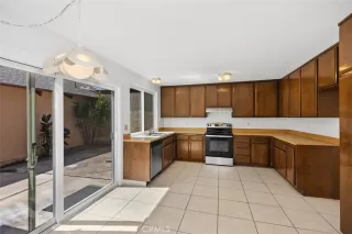 Photo #6: OC24191188 Listing 