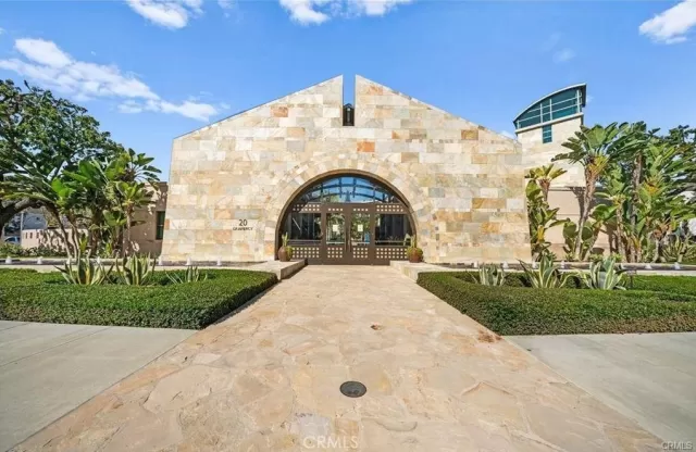 MLS: OC24193003 Condo For Sale