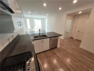 Photo #1: OC24193003 Listing