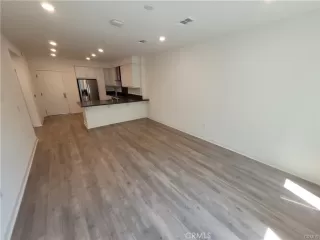 Photo #5: OC24193003 Listing