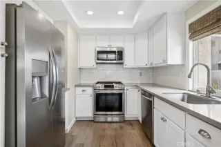 Photo #2: OC24194277 Listing 