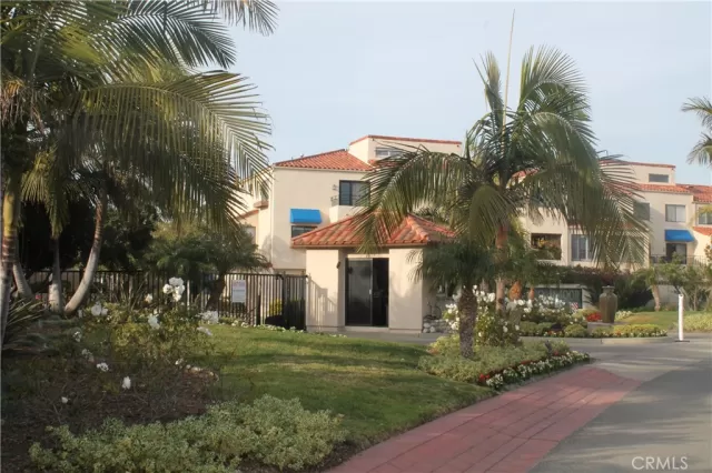 MLS: OC24194518 Condo For Sale