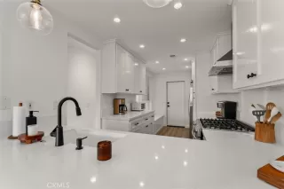 Photo #2: OC24195523 Listing