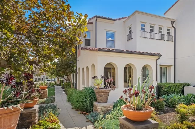 MLS: OC24195665 Condo For Sale