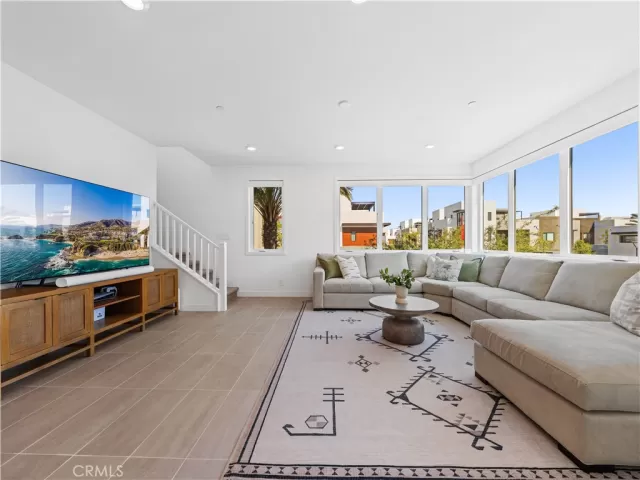 MLS: OC24196634 Condo For Sale