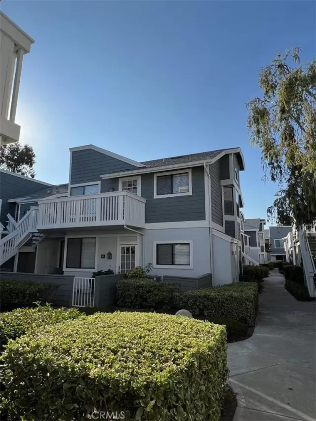 MLS: OC24196896 Condo For Sale