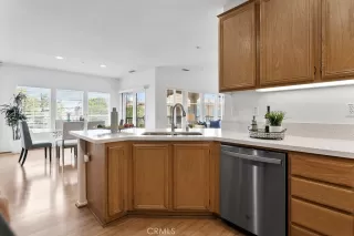 Photo #6: OC24197377 Listing 