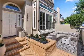 Photo #2: OC24198196 Listing 