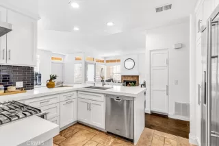 Photo #4: OC24198514 Listing 