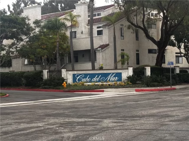 MLS: OC24198924 Condo For Sale