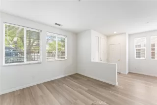 Photo #5: OC24199081 Listing 