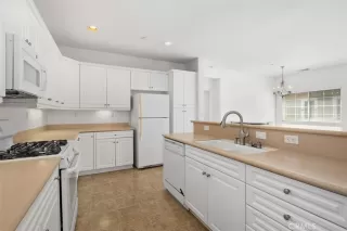 Photo #6: OC24199344 Listing