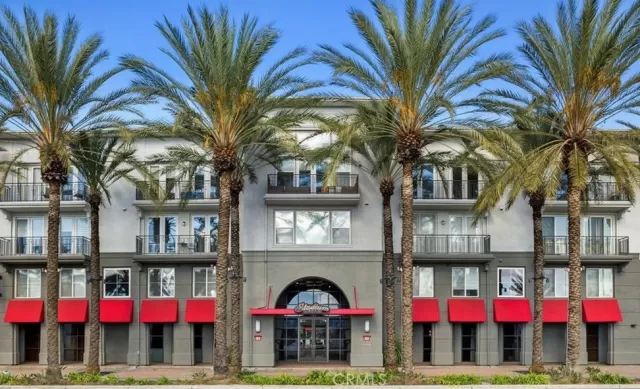 MLS: OC24200687 Condo For Sale