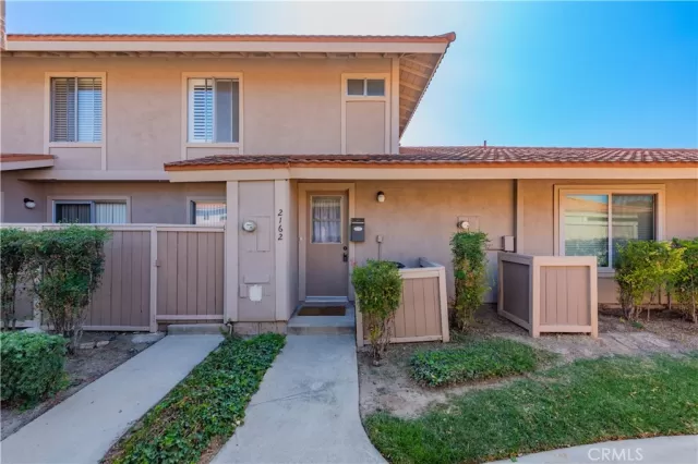 MLS: OC24200899 Condo For Sale