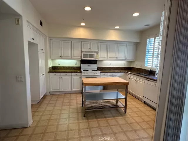 MLS: OC24202064 Condo For Sale