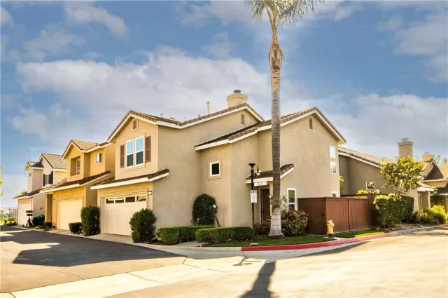 MLS: OC24202306 Condo For Sale