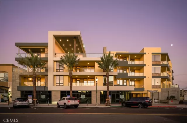 MLS: OC24203448 Condo For Sale