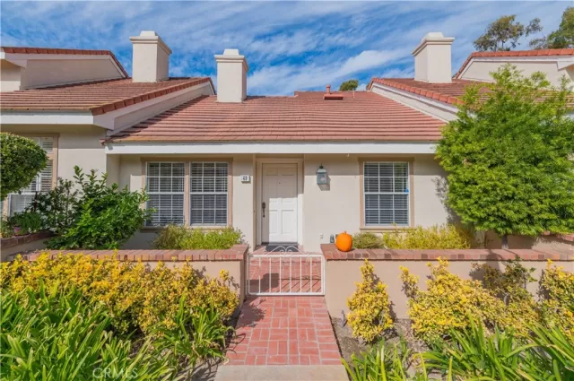 MLS: OC24206706 Condo For Sale