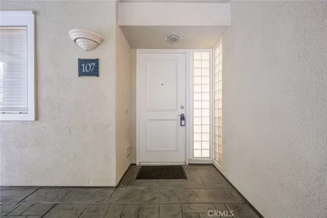 MLS: OC24208089 Condo For Sale