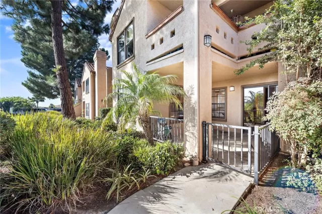 MLS: OC24208106 Condo For Sale