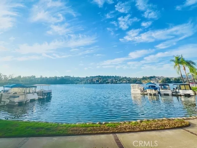 MLS: OC24208311 Condo For Sale