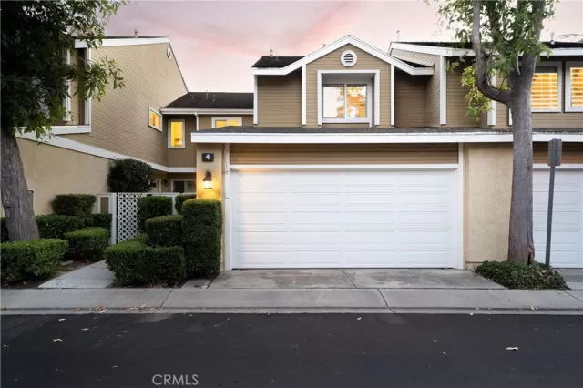 MLS: OC24208529 Condo For Sale