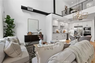 Photo #4: OC24209530 Listing