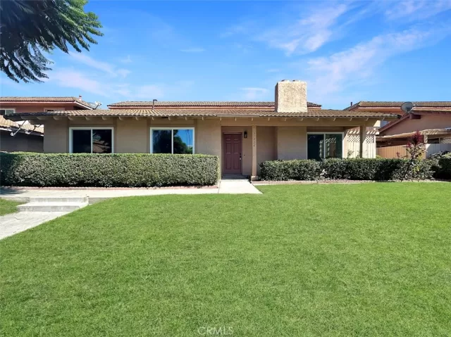 MLS: OC24210325 Condo For Sale