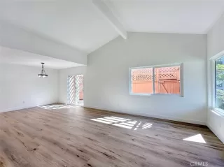 Photo #4: OC24210325 Listing