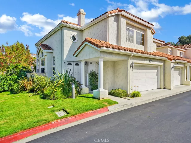 MLS: OC24213163 Condo For Sale