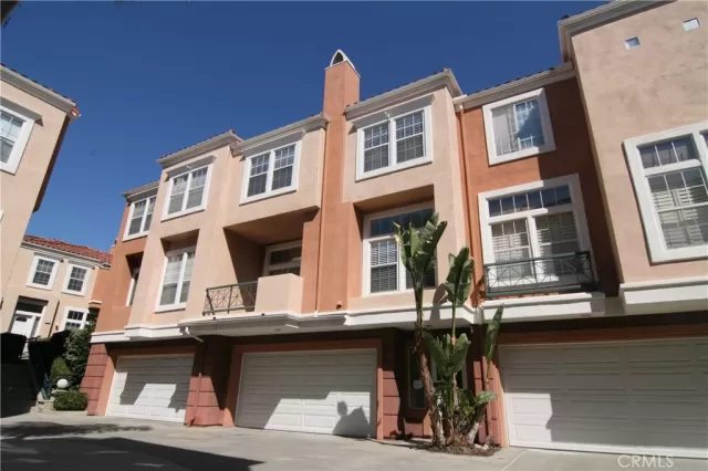MLS: OC24213512 Condo For Sale