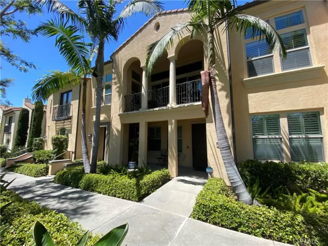 MLS: OC24213685 Condo For Sale