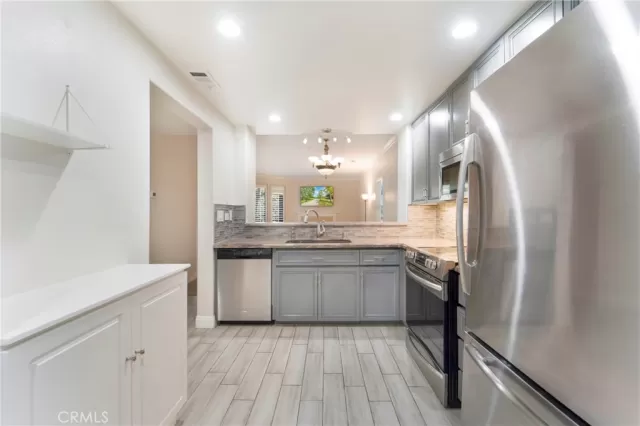 MLS: OC24213877 Condo For Sale