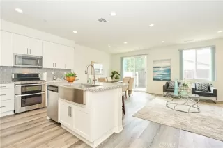 Photo #2: OC24214107 Listing