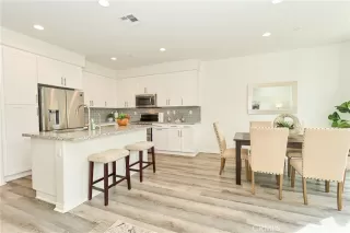 Photo #3: OC24214107 Listing