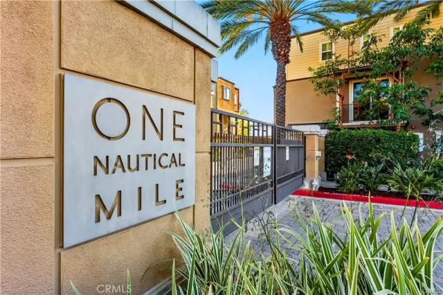 MLS: OC24216098 Condo For Sale