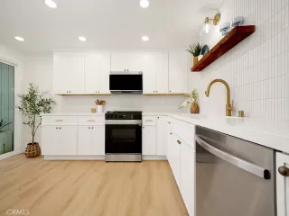 Photo #6: OC24216184 Listing 