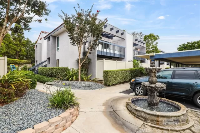 MLS: OC24216678 Condo For Sale