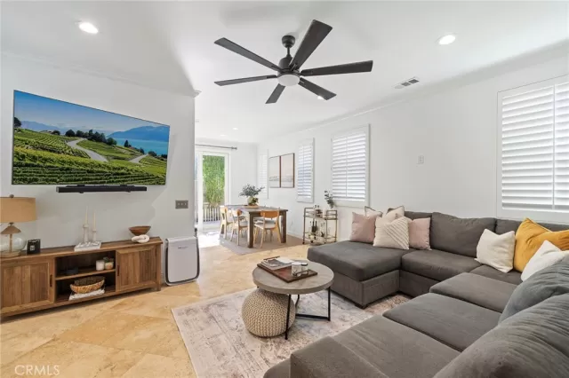 MLS: OC24217052 Condo For Sale