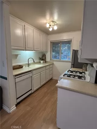 Photo #5: OC24217127 Listing