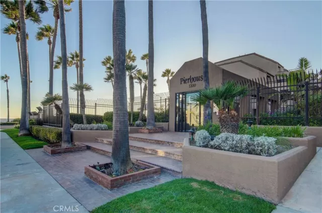 MLS: OC24217160 Condo For Sale