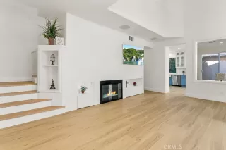 Photo #4: OC24217179 Listing