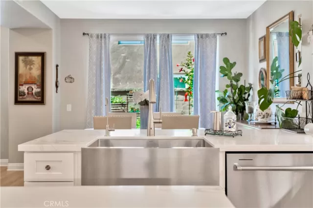 MLS: OC24217353 Condo For Sale