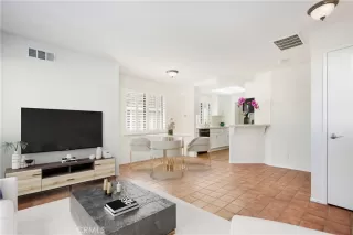 Photo #5: OC24218711 Listing