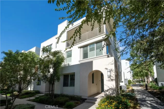 MLS: OC24219151 Condo For Sale